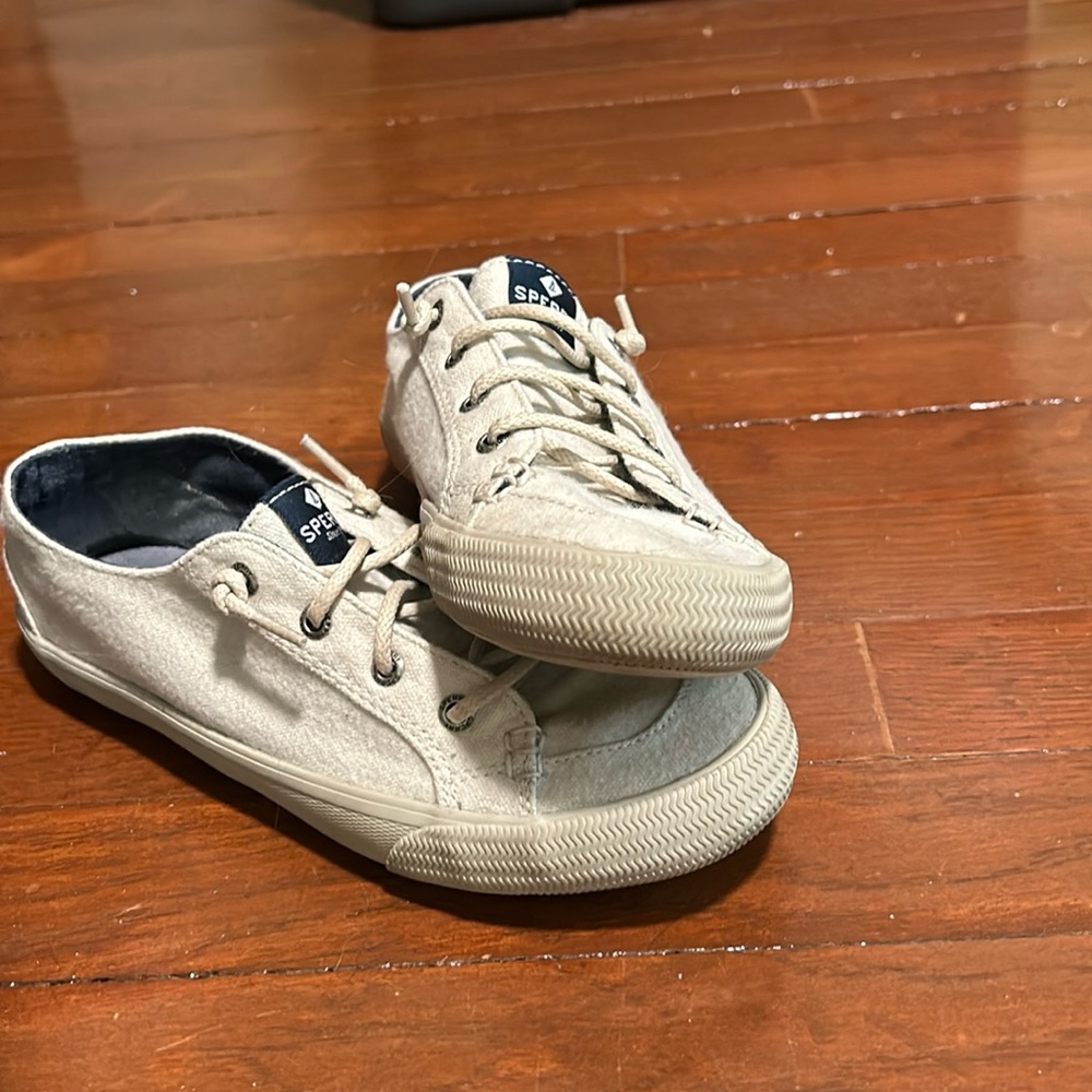 Sperry Canvas Shoe size 6